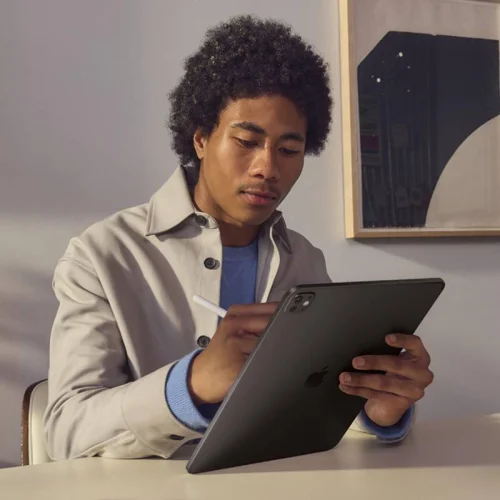 Apple iPad Pro 11\'\' M5 avec verre standard 2025 - (256Go/WIFI) - Noir sidéral Image 1