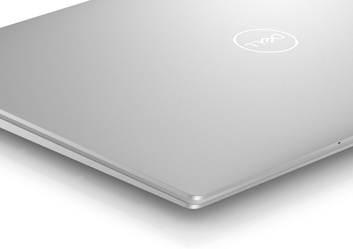 Photo d’un ordinateur Dell XPS 13 9320 fermé avec le logo Dell visible.