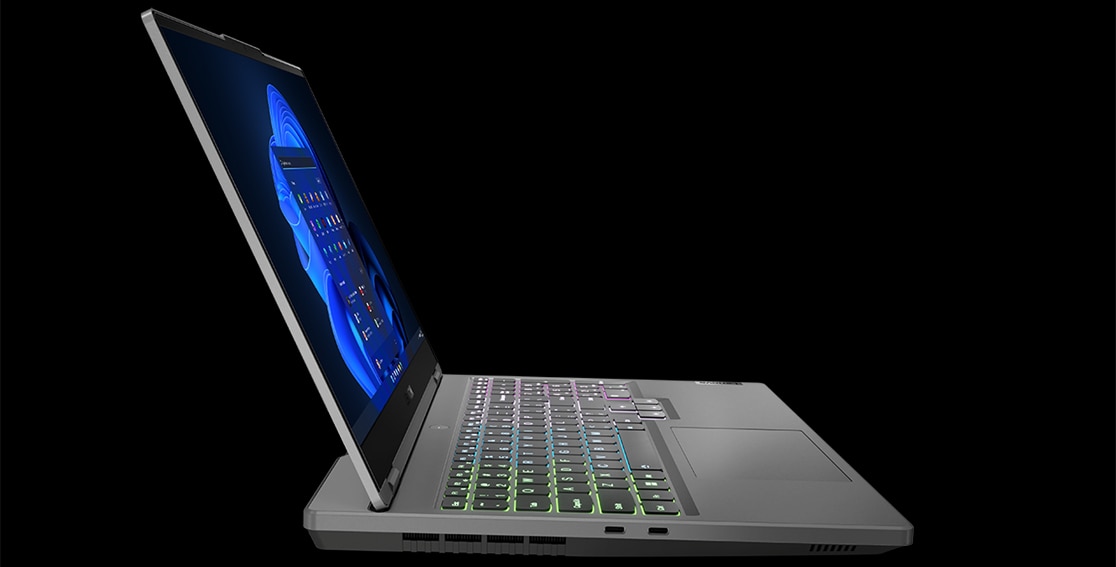 Vue latérale gauche du Lenovo Legion 5 Pro Gen 7 (15 '' Intel) en Storm Grey 