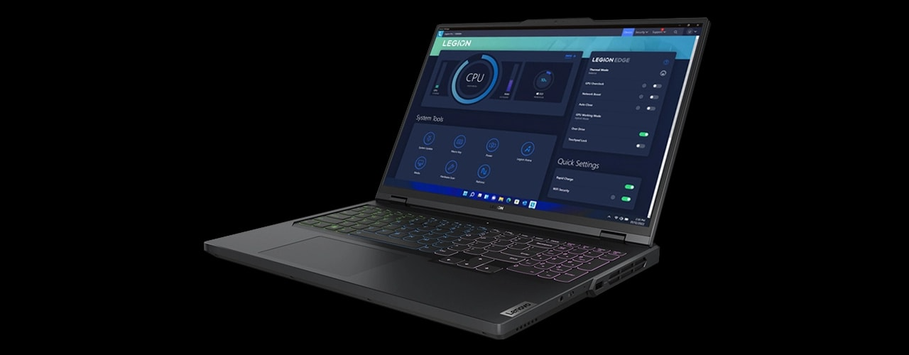 Scène de jeu vidéo animée d’un paysage verdoyant vallonné, d’un portable de gaming Lenovo Legion Pro 7 Gen 8 
