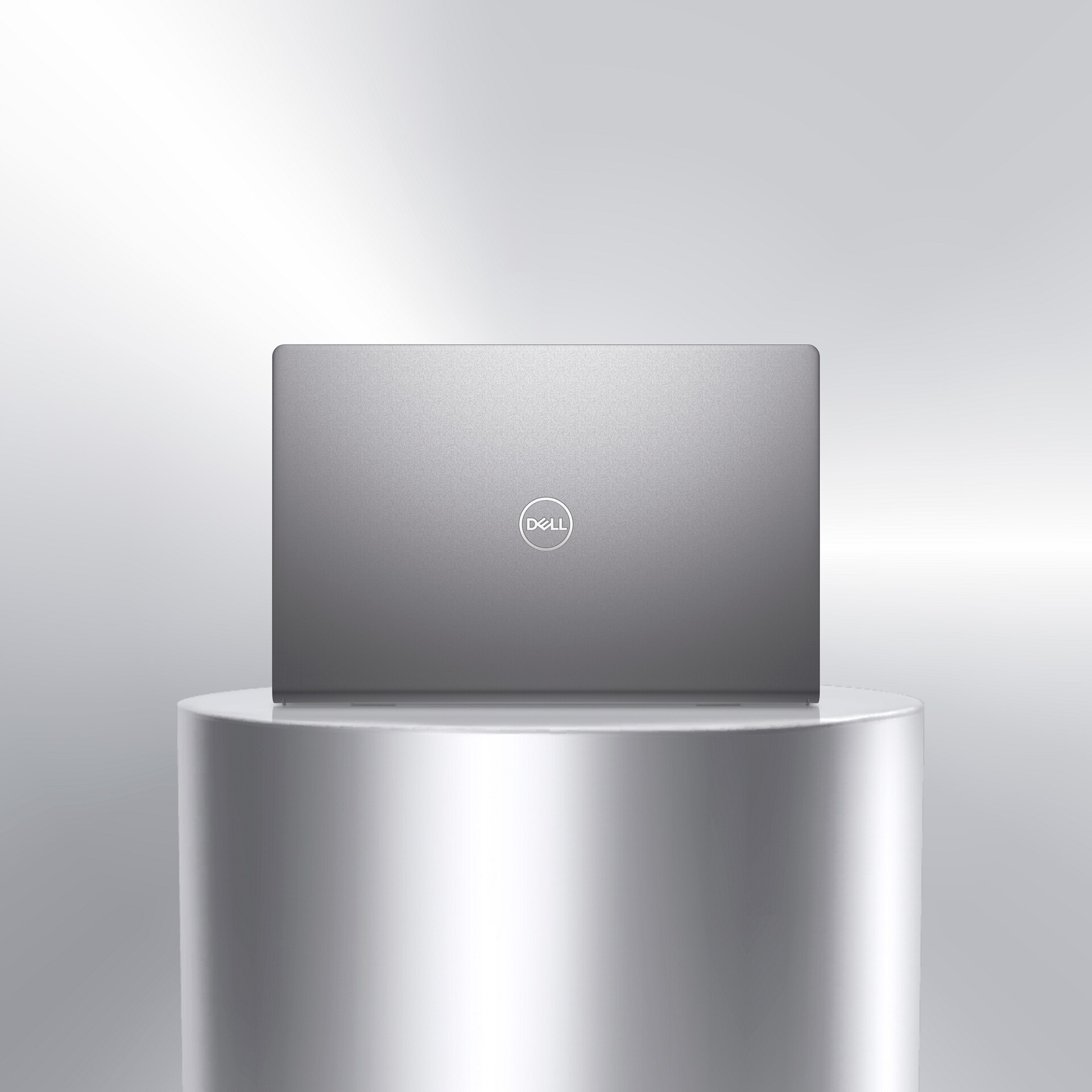 Image d’un ordinateur portable Dell Vostro 15 3520 sur un objet métallique montrant l’arrière du produit avec le logo Dell.