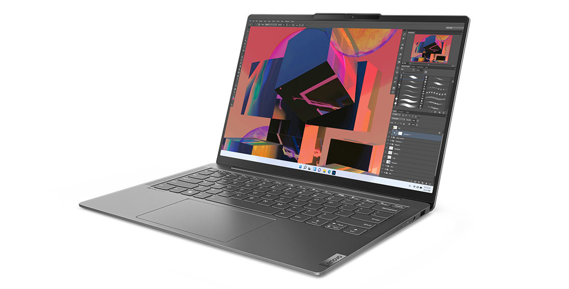 Vue avant gauche du portable Yoga Slim 6i Gen 8, avec un logiciel affiché à l’écran