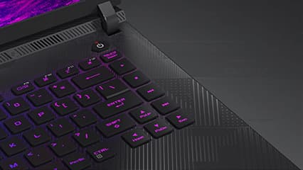 Gros plan sur la couverture semi-transparente du clavier du SCAR 18.