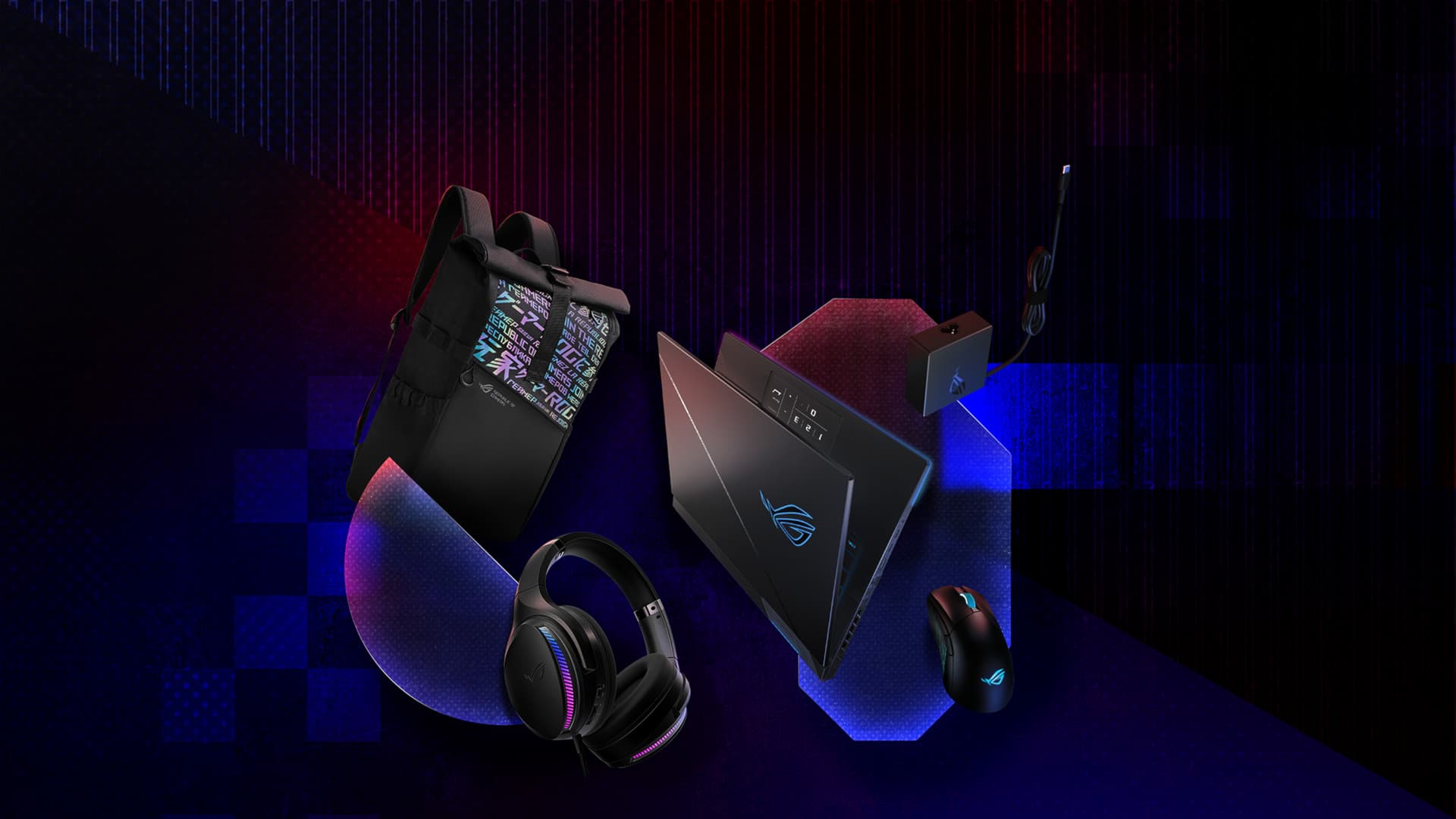 Devant un fond à motifs ROG, de gauche à droite : un sac à dos ROG, un casque ROG Fusion II 300, un SCAR 16, un adaptateur 100W et une souris ROG Strix Gladius III.