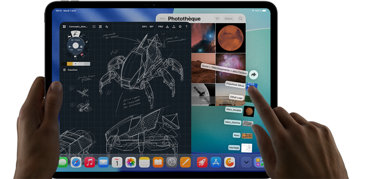 iPad Pro, noir sidéral, main gauche tenant l’appareil, main droite montrant un geste de pointage pour manipuler plusieurs fenêtres d’apps ouvertes, une app de dessin avec des croquis de designs mécaniques, une photothèque montrant des images de planètes et de l’espace, des fichiers en éventail dans le dossier Téléchargements